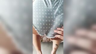 Angeline Sant fodendo de pijaminha de quatro