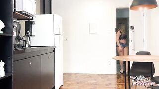 Cleo Cadillac nua fazendo boquete guloso no negão