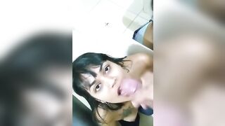 Cleo Matos pelada safadinha fazendo boquete até engolir leitada