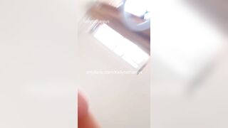 Kellyta Tharsys Peladinha se masturbando com vibrador