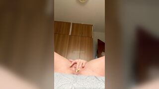 Larissa Sumpani pelada tocando siririca ficando molhadinha