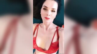 Luiza Ambiel nua masturbando a buceta na siririca – Midiasexl