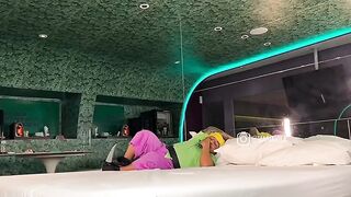 Mari Avila Anal com anão fantasiada de Branca de Neve