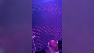 Mc Pipokinha pelada sendo chupada por fã