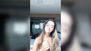 Mel Bertoja privacy fazendo sexo oral em consolo