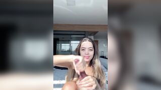 Mel Bertoja privacy fazendo sexo oral em consolo