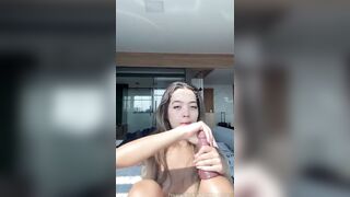 Mel Bertoja privacy fazendo sexo oral em consolo