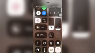 Mih Fredinny nua se masturbando e cavalgando no consolo