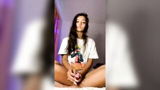 Onlyfans Biatrois colocando pinto de borracha na bucetinha