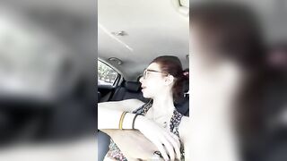 Professora Cibelly nua no carro com amigo passando a mão