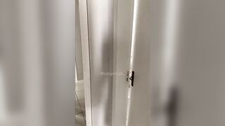 Rafaela Berger transando e mamando na hora do banho