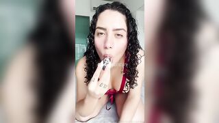 Rafaela Sumpani pelada brincando com o cuzinho