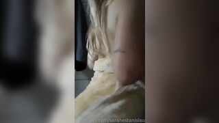 Sarah Estanislau pelada tomando banho e mostrando a bunda