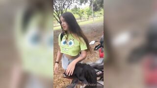 Vale Castañeda pelada fodeu a buceta com consolo na praça