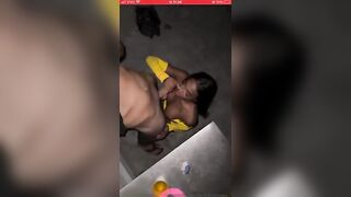 Victoria Simons pelada mamando o amigo na festa