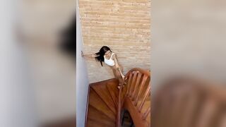 Video Fernanda Campos dando a buceta de quatro nas escada