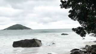 Video da Larissa Sumpani transando com amigo gringo na praia
