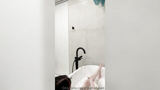onlyfans hannah owo no banheiro ficando molhadinha